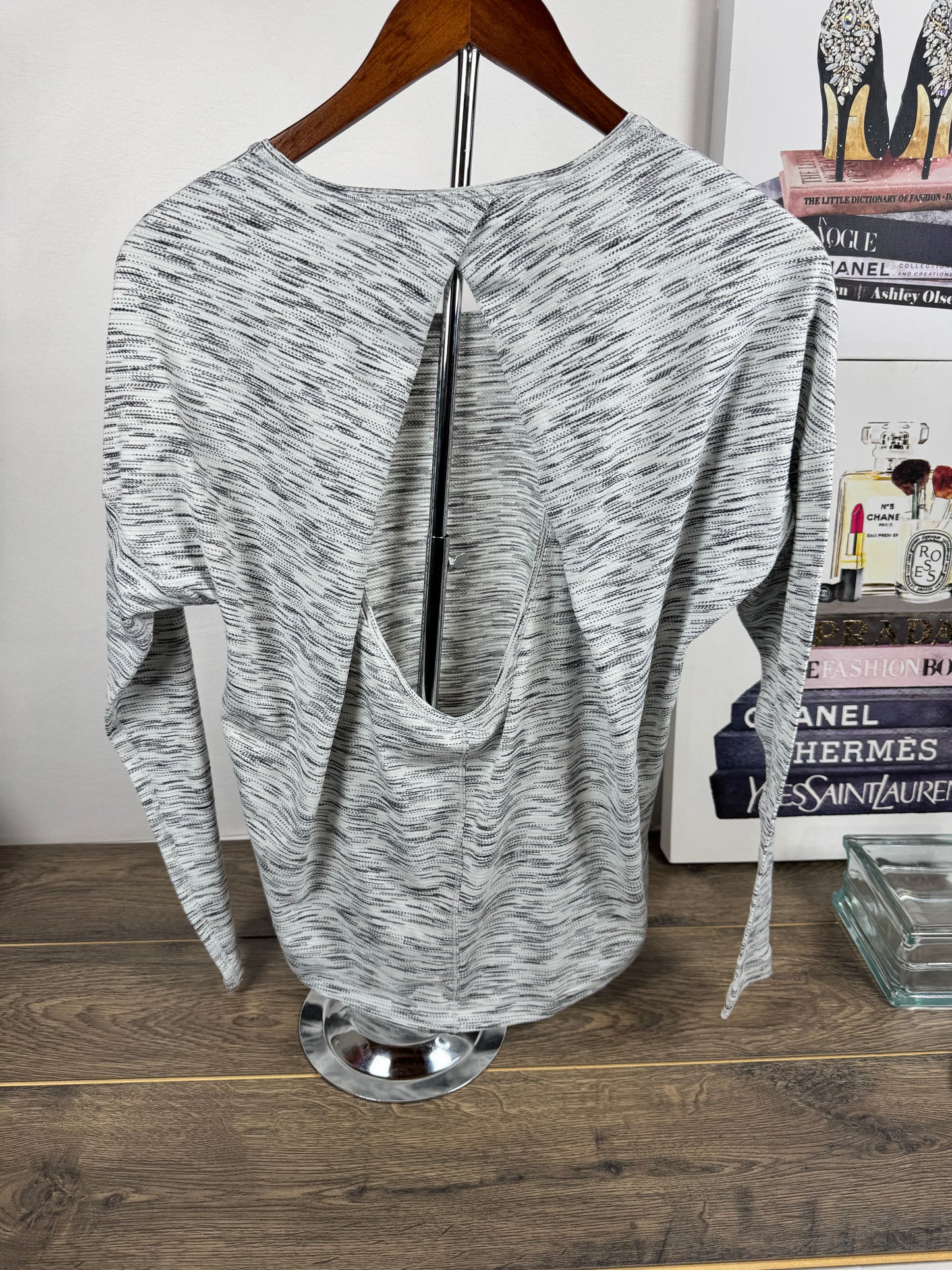 Lululemon Long Sleeve T Shirt Women’s Gray Black Scoop Neck Stretch Top - Sz M