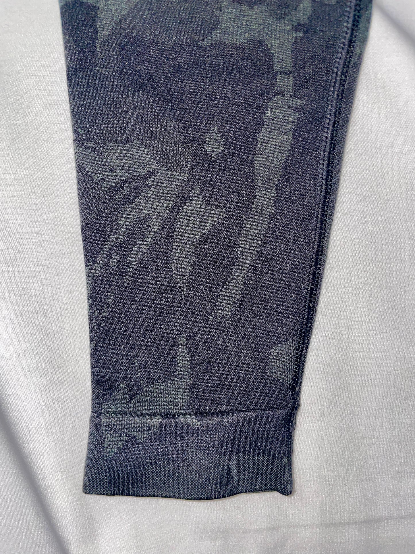 NWOT GYMSHARK Adapt Camo Seamless Leggings - Size M