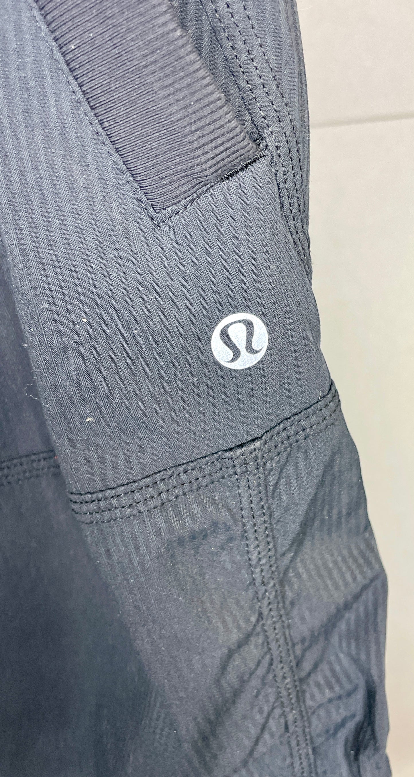 Lululemon Pants Women's Studio Crop Pockets Elastic Waist Drawstring - Size 6