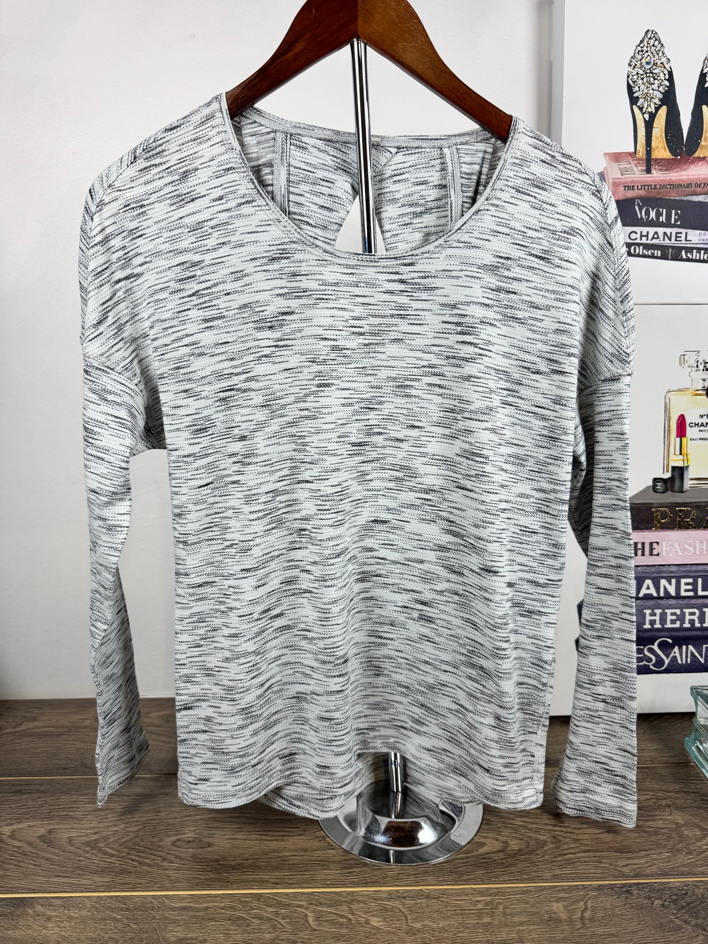 Lululemon Long Sleeve T Shirt Women’s Gray Black Scoop Neck Stretch Top - Sz M
