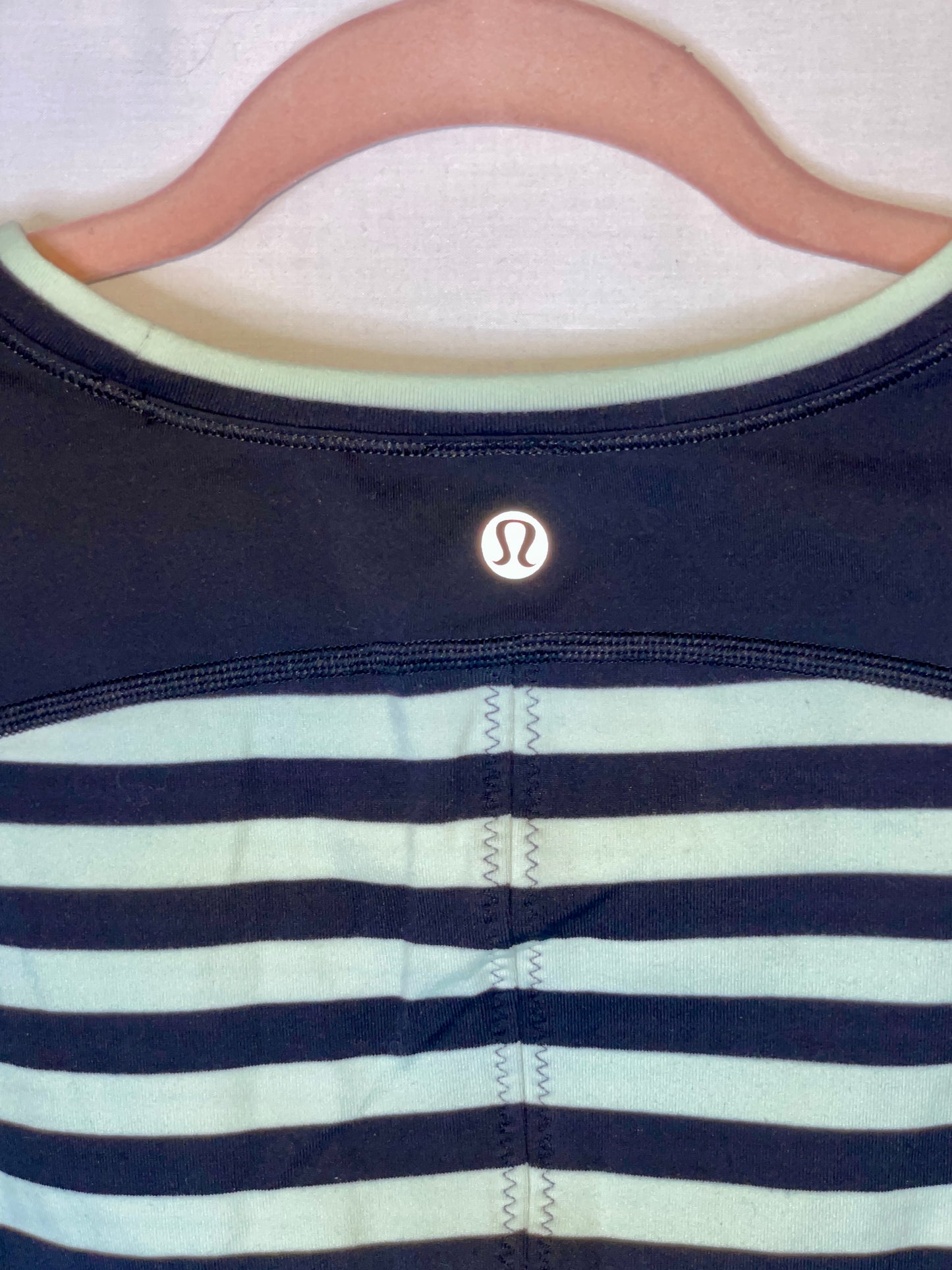 Lululuemon Reflective Long Sleeve Running Top Mint Black Stripe Thumbholes Run - Size 6