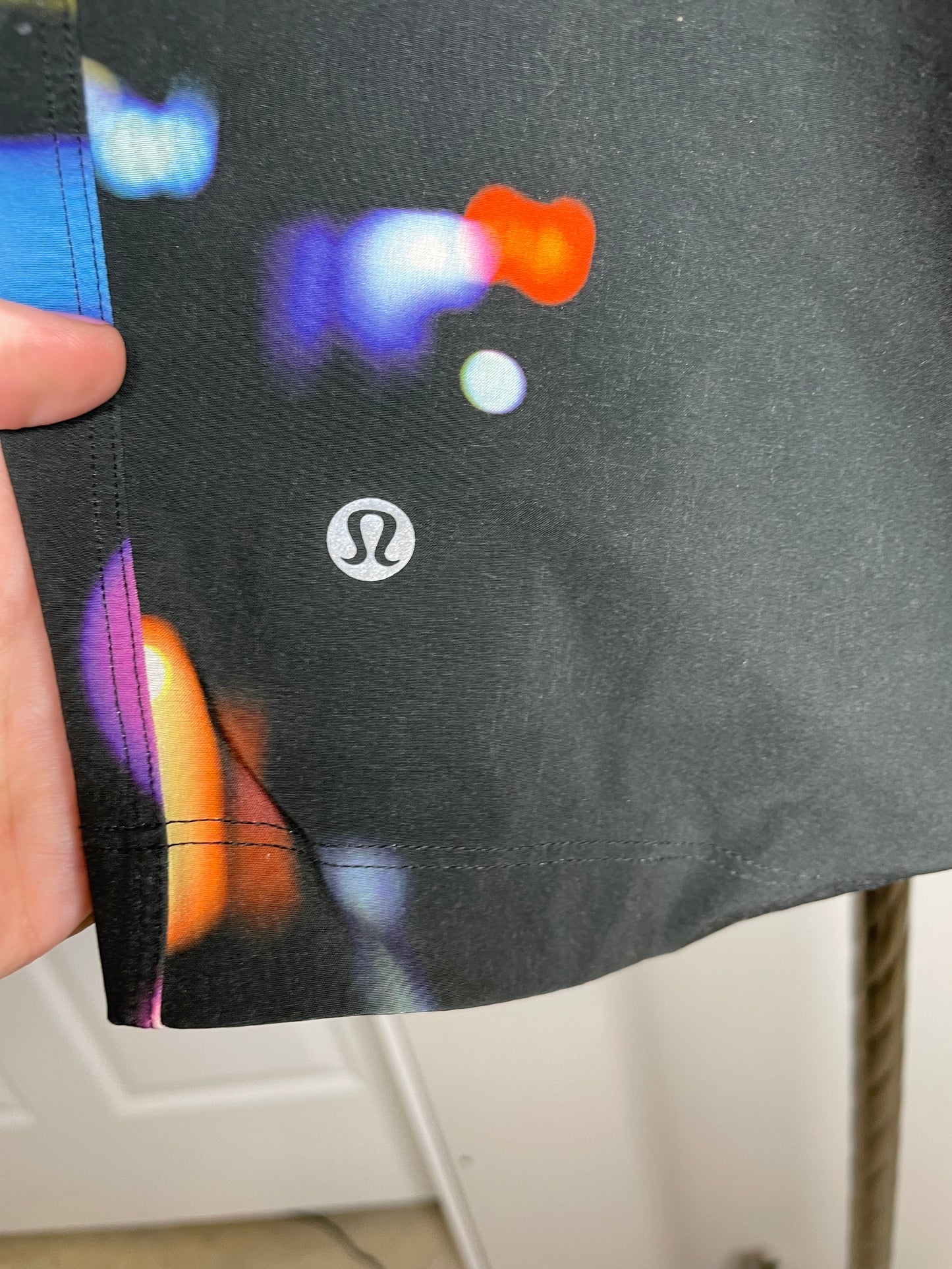 Lululemon Men's Unlined Shorts Colorful Drawstring Side Pocket Gym Short - Size M