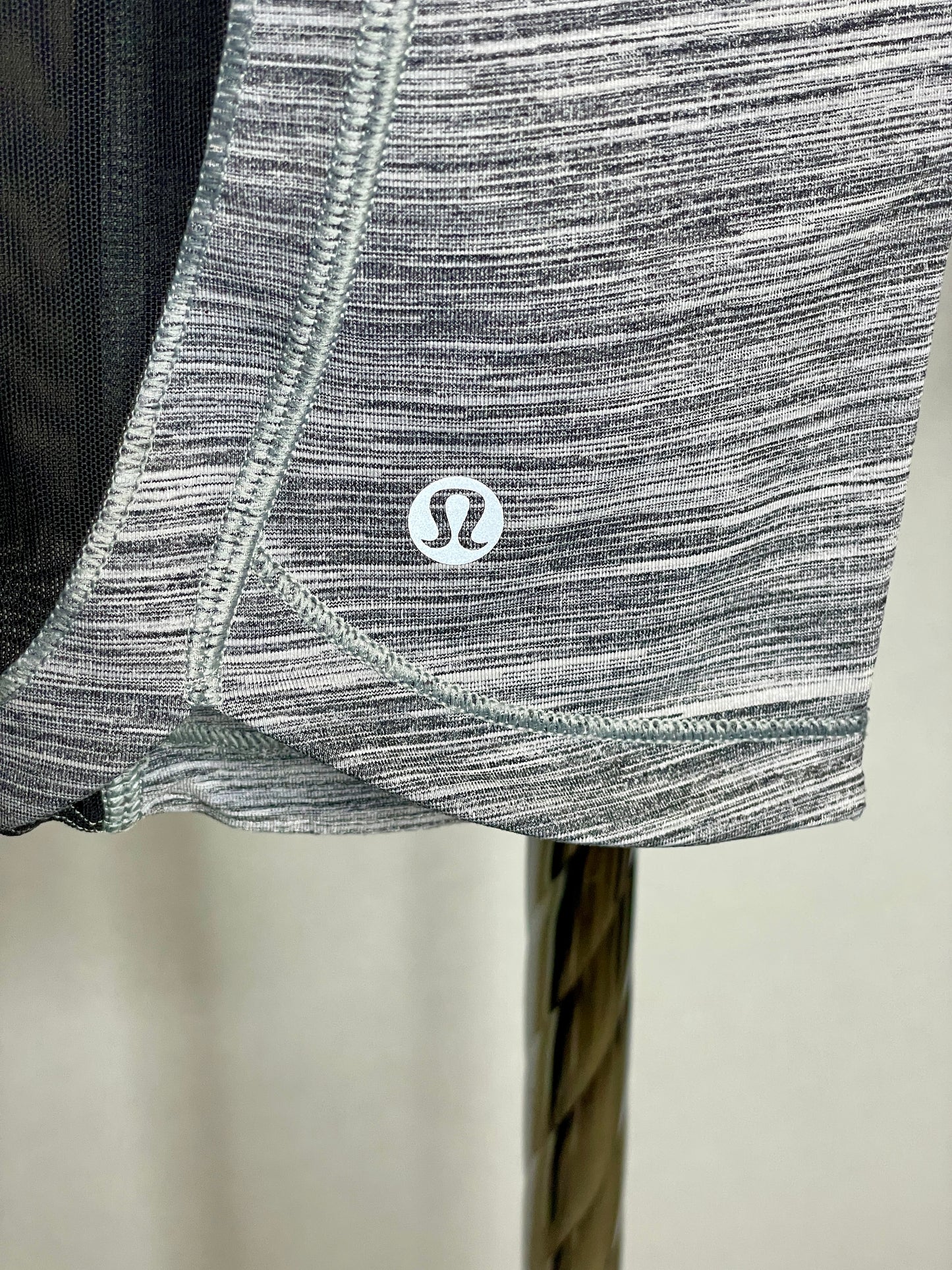 Lululemon Cropped Leggings in Grey Deep Coal / Black - Size 8