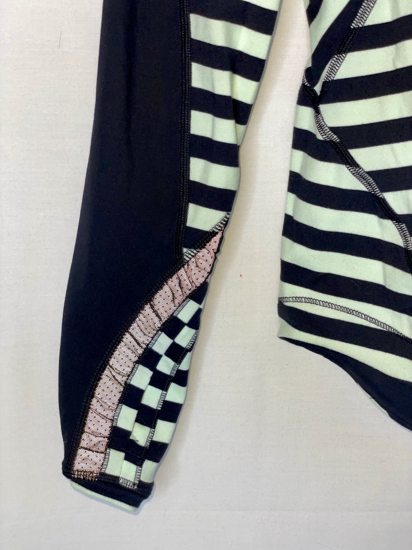 Lululuemon Reflective Long Sleeve Running Top Mint Black Stripe Thumbholes Run - Size 6
