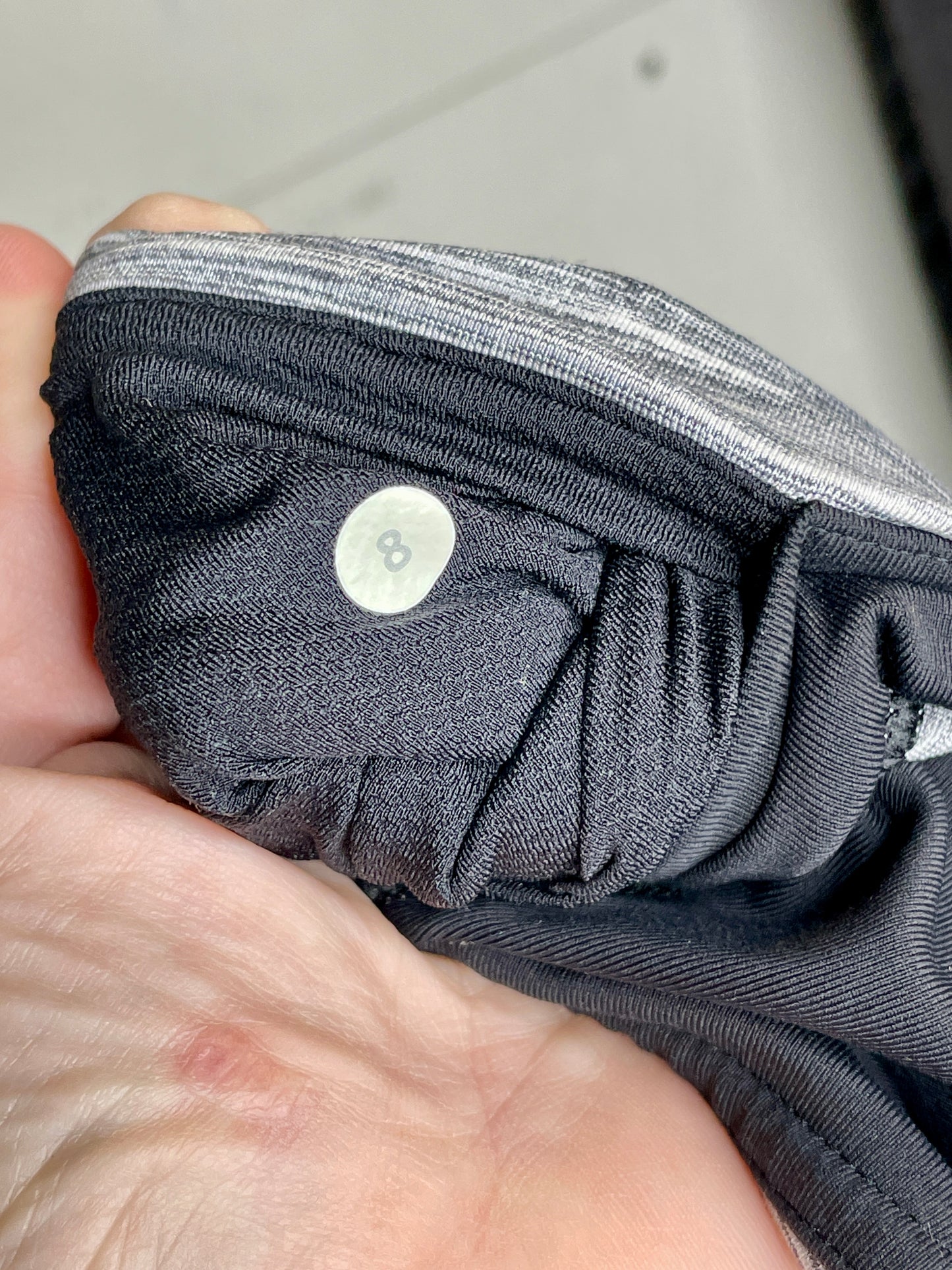 Lululemon Cropped Leggings in Grey Deep Coal / Black - Size 8