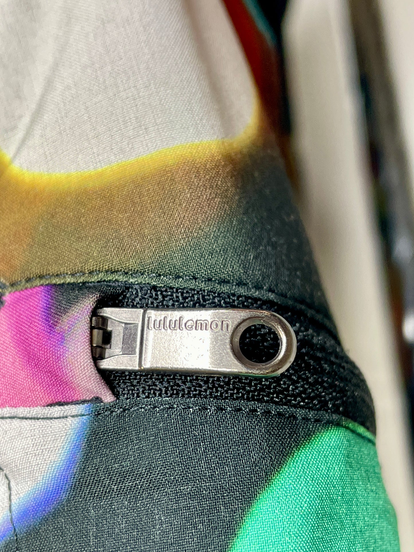 Lululemon Men's Unlined Shorts Colorful Drawstring Side Pocket Gym Short - Size M