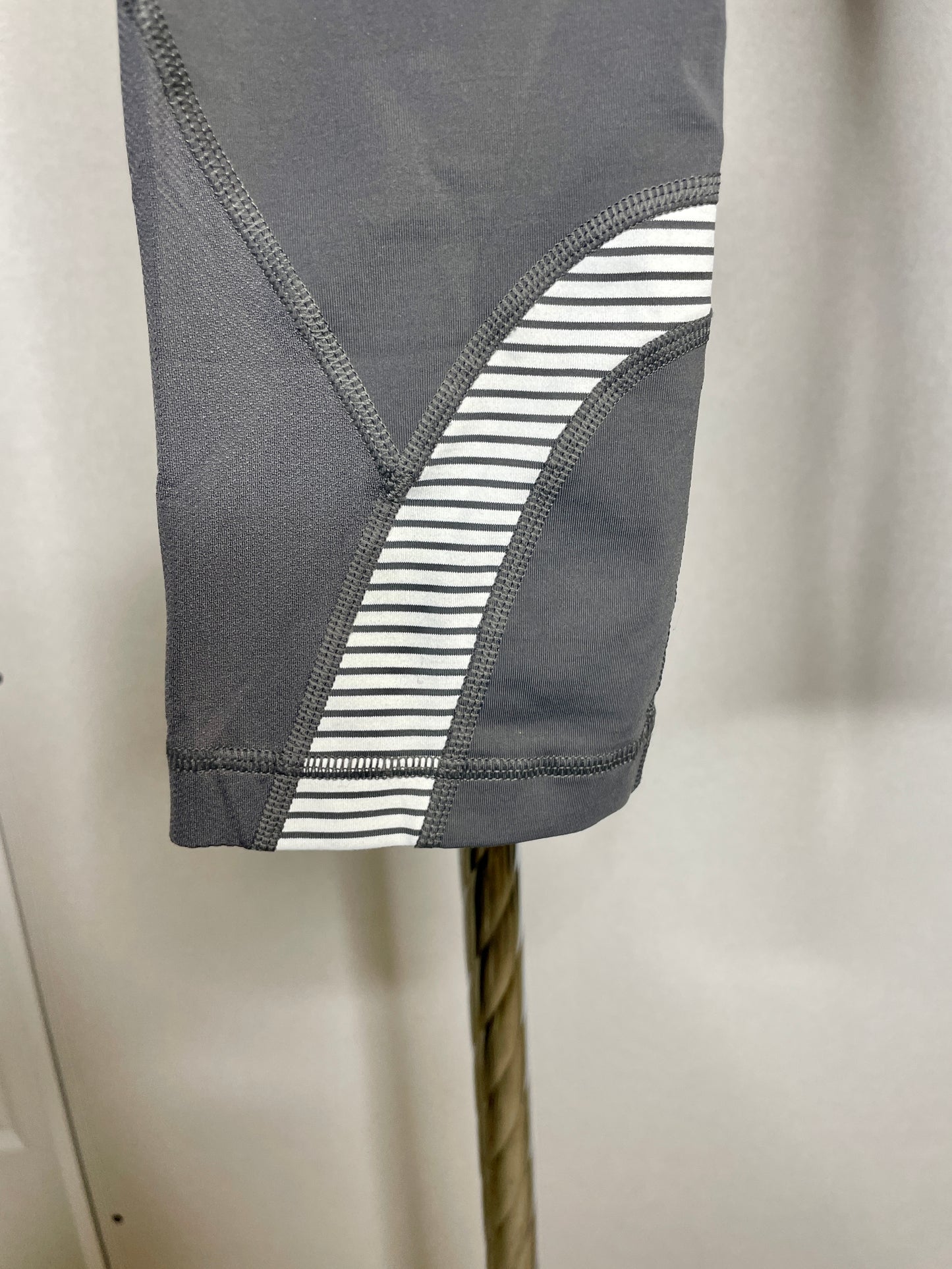 Lululemon Run Inspire Crop II Gray Classic Stripe Leggings - Size 8
