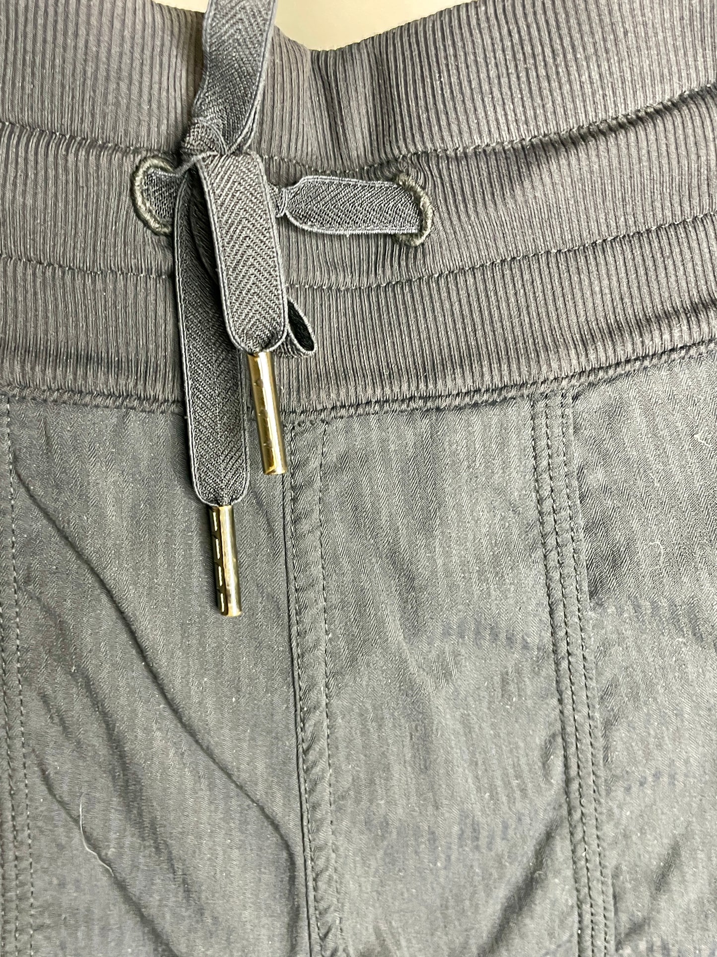 Lululemon Pants Women's Studio Crop Pockets Elastic Waist Drawstring - Size 6