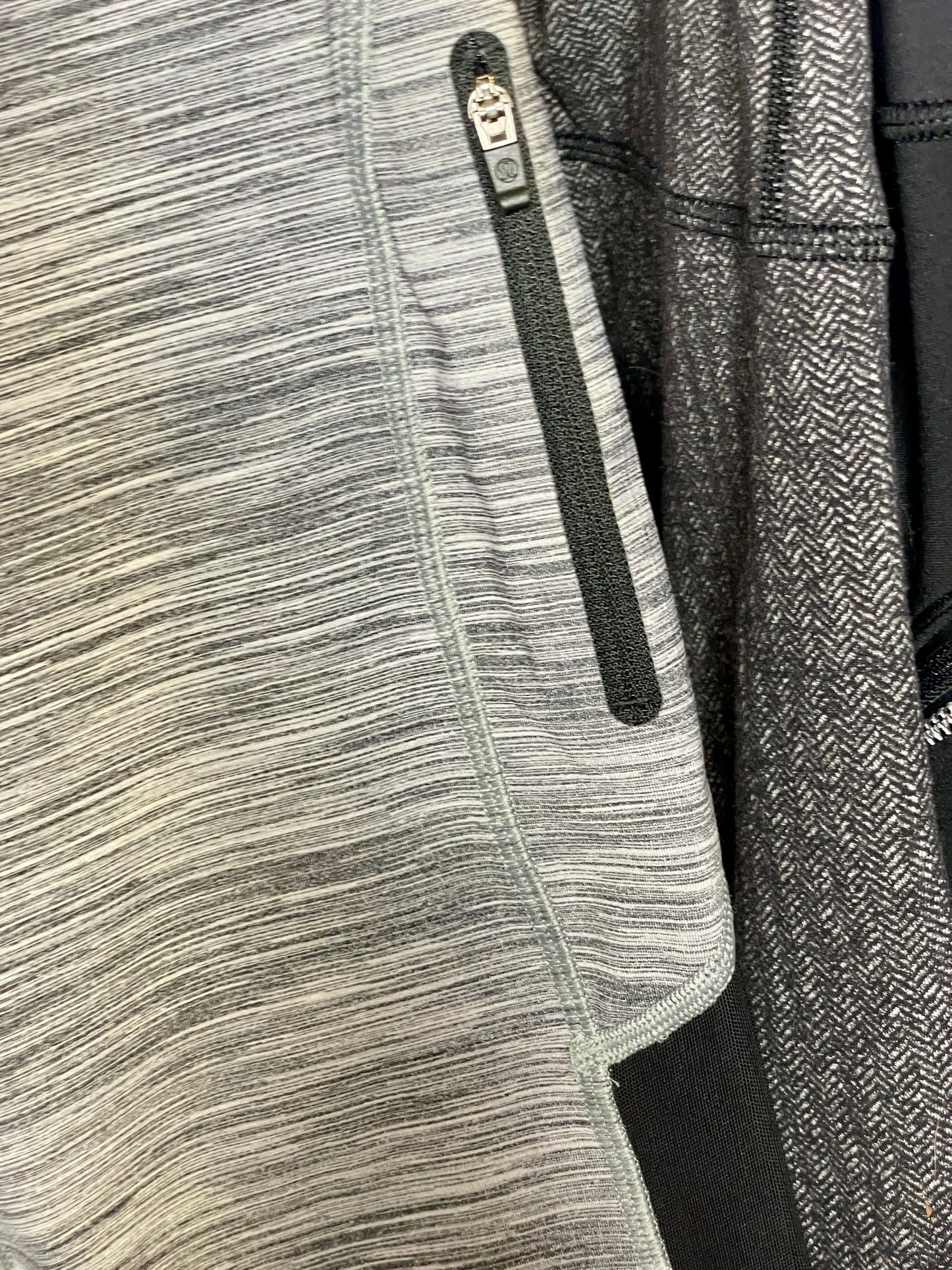 Lululemon Cropped Leggings in Grey Deep Coal / Black - Size 8