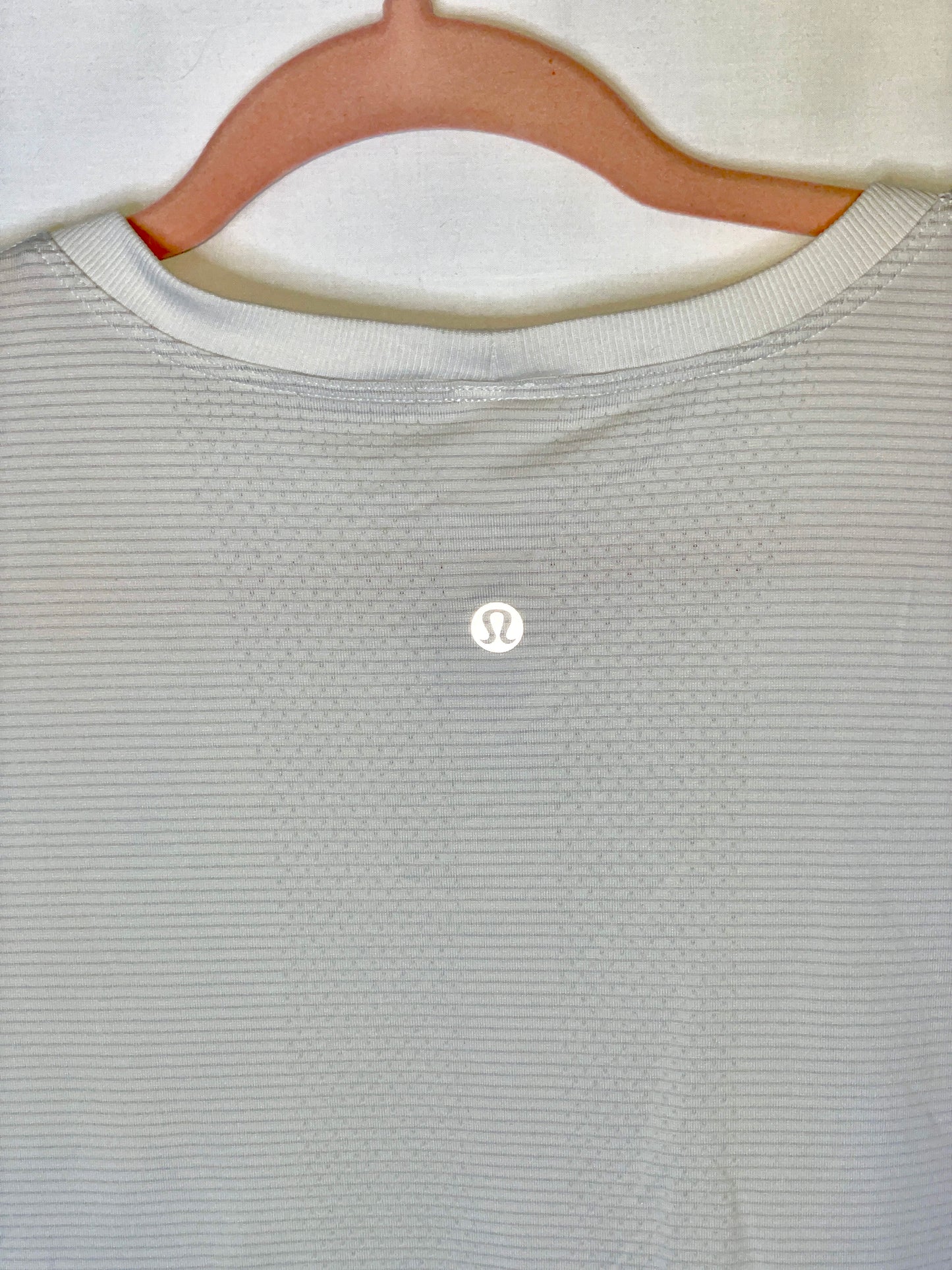Lululemon Swiftly White Base Layer Stretchy Knit Top Thumbholes - Size Small